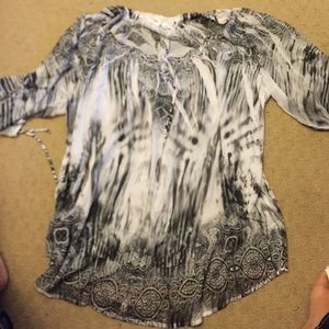 Really cute Cato white and black top