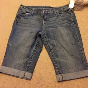 Super cute denim Bermuda pants