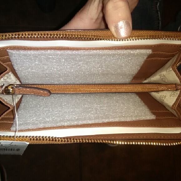 Michael Kors Delancy ZA Continental Wallet - Picture 2 of 2