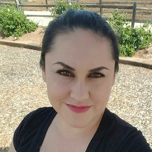 Meet your Posher, Yaneth