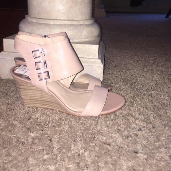 Vince camuto wedges never ever worn !