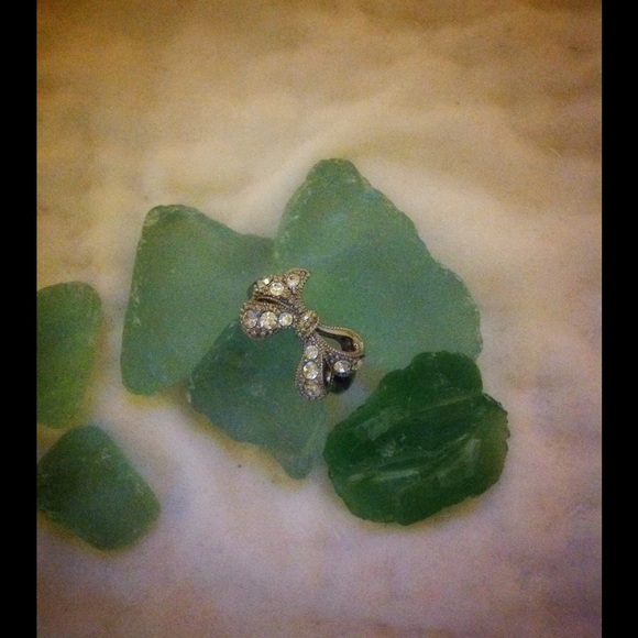 Silver rhinestone bow ring - Picture 1 of 3