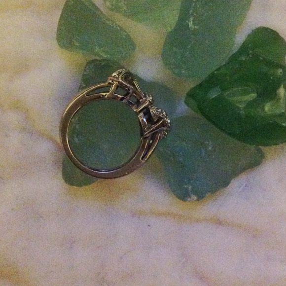 Silver rhinestone bow ring - Picture 2 of 3