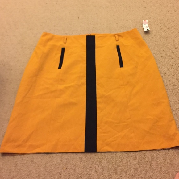 Mustard skirt!