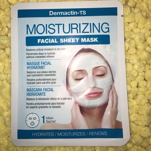 Moisturizing facial sheet mask