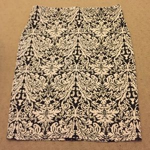 Super cute black and white pencil skirt