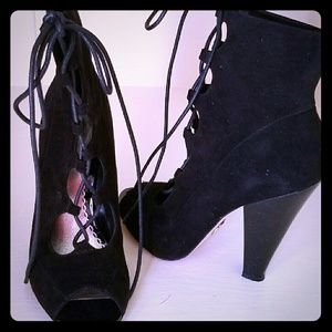 SEXY BEBE RENEE SUEDE SZ 8 LACE UP PUMPS SHOES