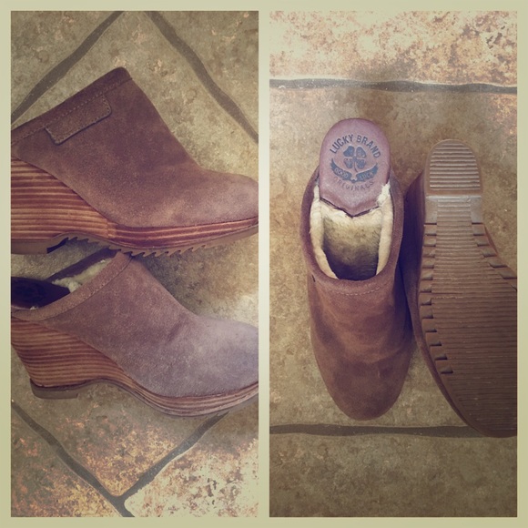 Lucky Brand. Size 8. Closed-toe wedges.