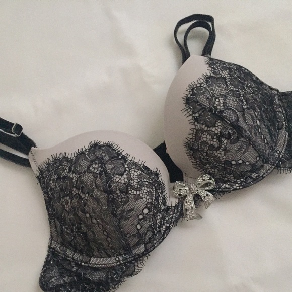 NWT Victoria's Secret Lace Bra