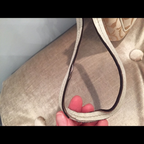 Coach wristlet-super clean fabric! - Picture 4 of 4