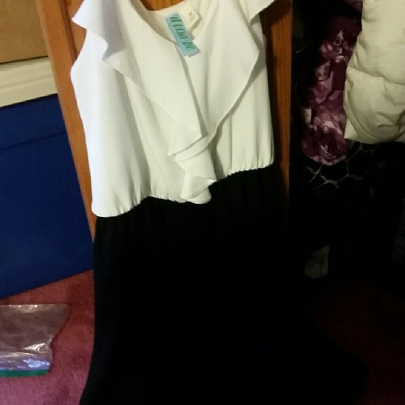 Cute dress! - Picture 1 of 3