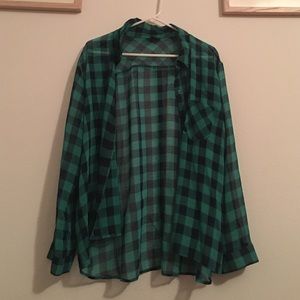 Hip and chic green plaid button down blouse 🙀😍