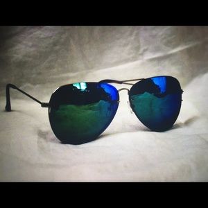 Classic aviator sunglasses by LA Hearts