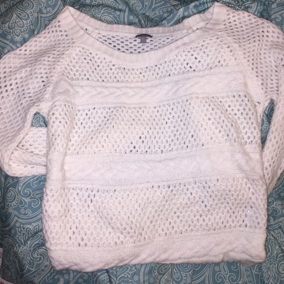 WHITE SWEATER