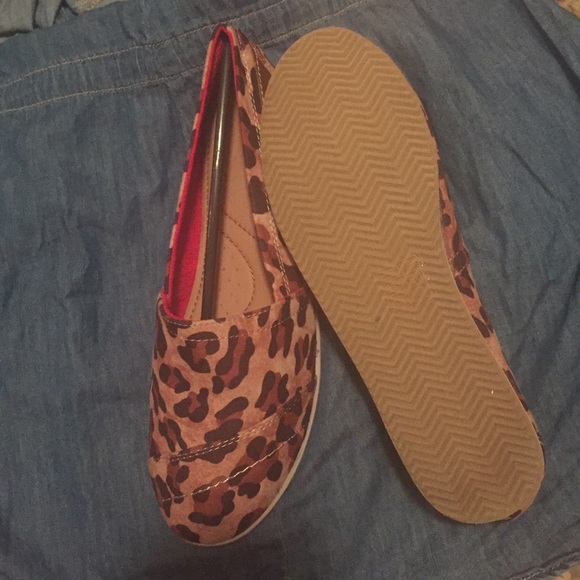 Extra pics of leopard shoes - Picture 3 of 3