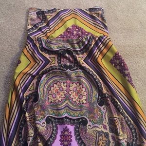 Skirt. Flowing multi color skirt.