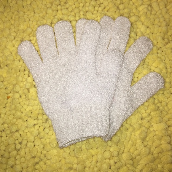 Exfoliating gloves