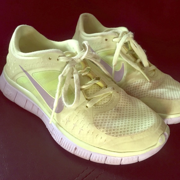 Nike Free 5.0 sz 6.5 light neon yellow