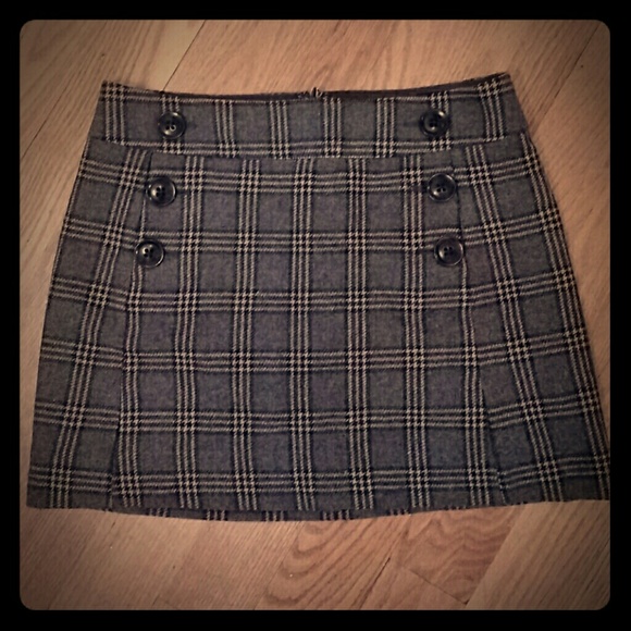 Plaid gap mini skirt!