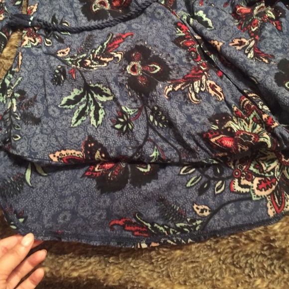 Beautiful front wrapped shirt - Picture 2 of 3