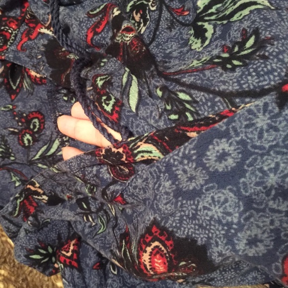 Beautiful front wrapped shirt - Picture 3 of 3