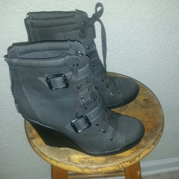 Vera Wang Wedges
