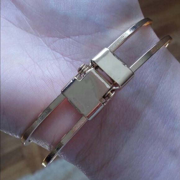 (i3) Heart Bangle - Picture 4 of 4