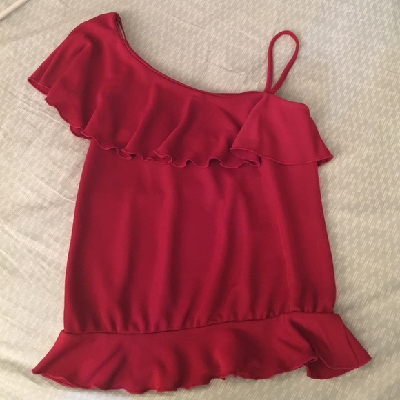 One-shoulder hot pink ruffled top