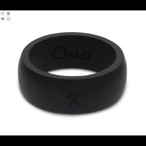 Men's black silicone Qalo ring
