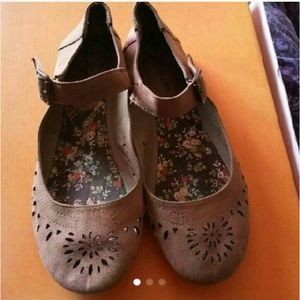 Dream out loud flats