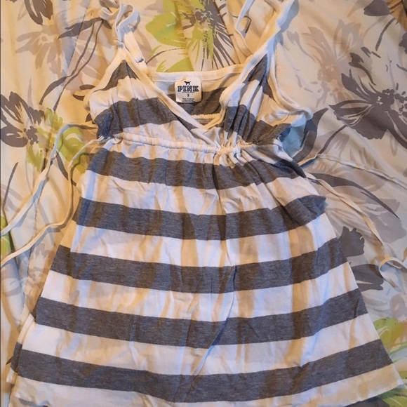 SOLD - VS Pink Bundle!! 👚 Two cute tops! - Picture 2 of 4