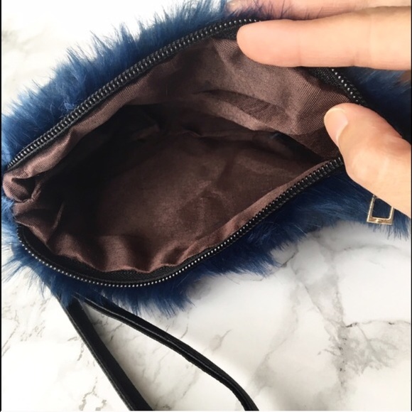 ✳️SALE Lulu furry wrislet - Picture 3 of 3