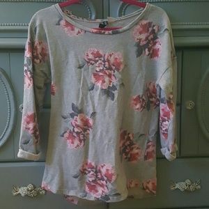 Floral 3/4 sleeve top