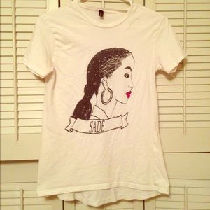 💋Graphic tee featuring profile of Sade💋