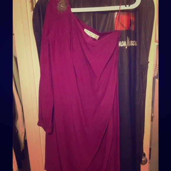 🍇One shoulder Trina Turk dress.