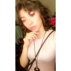 Meet your Posher, Selena