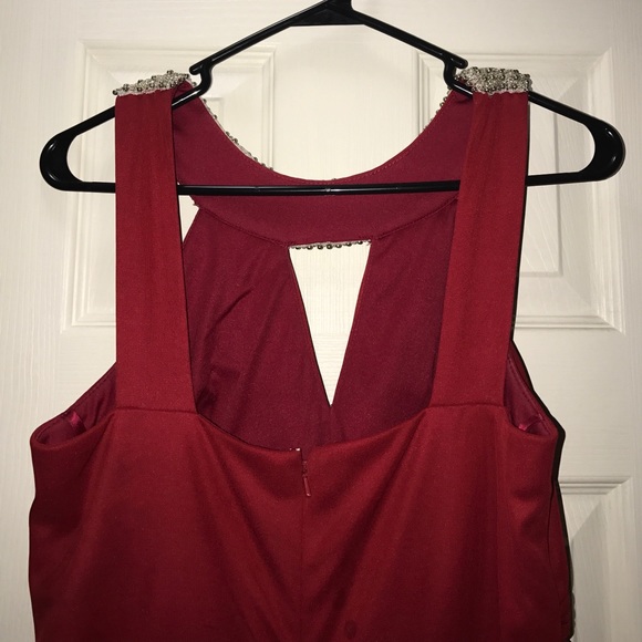 Red dress - Picture 2 of 4