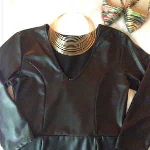 💛Black faux leather bodycon midi dress💛