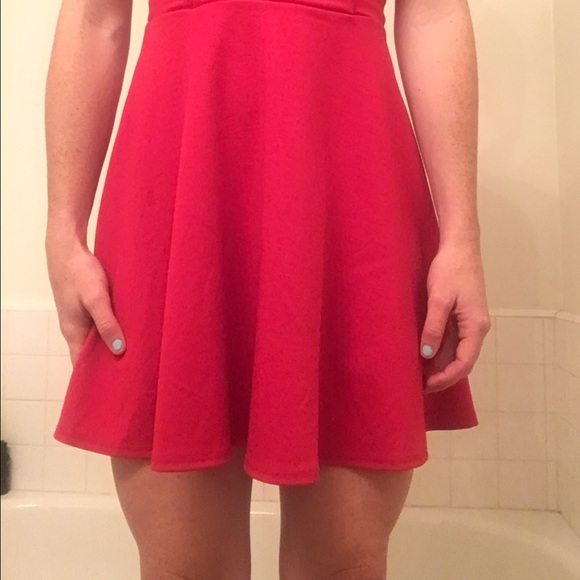 Adorable RED NASTY GAL low cut mini dress - Picture 3 of 4