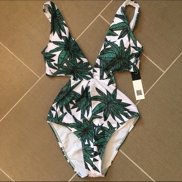 ALL OFFERS CONSIDERED tropical banana leaf - Picture 2 of 5