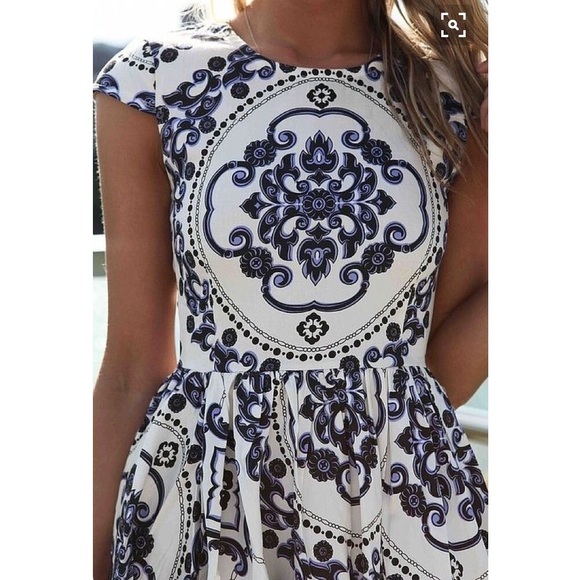 Dresses & Skirts - Print Dress