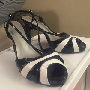 Fioni Black and White Heels