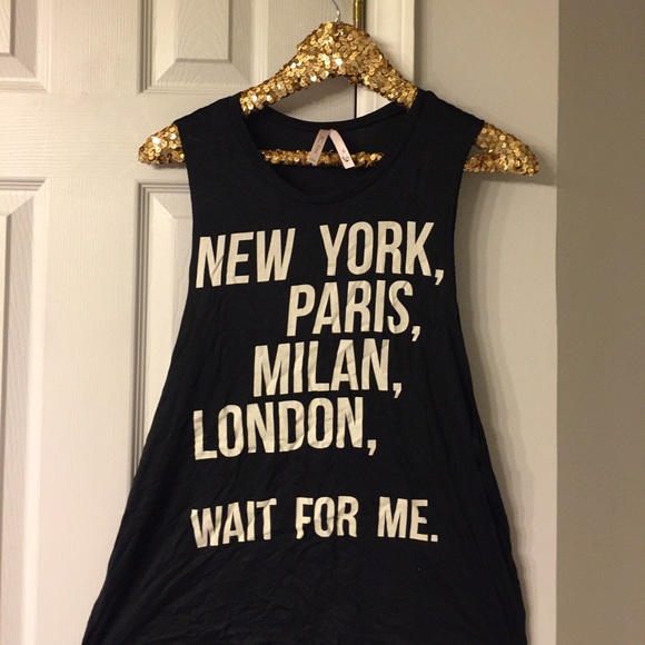 Graphic tee