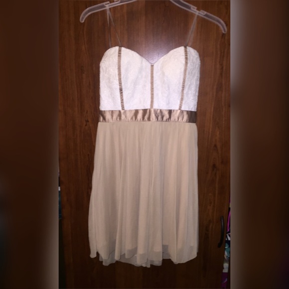 Dresses & Skirts - NWOT Creme and Beige Dress