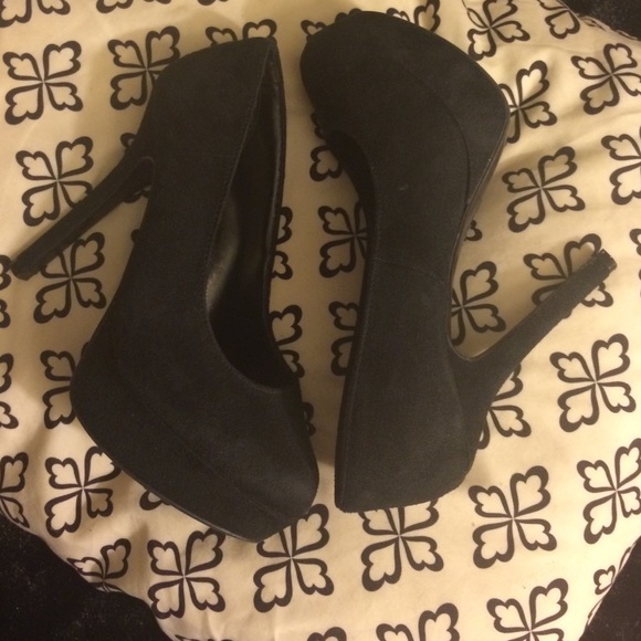 Black heels - Picture 2 of 2