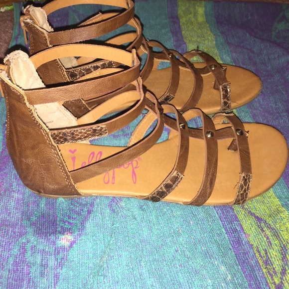 Sandals! - Picture 2 of 4