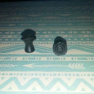 2g or 6mm black rose plugs