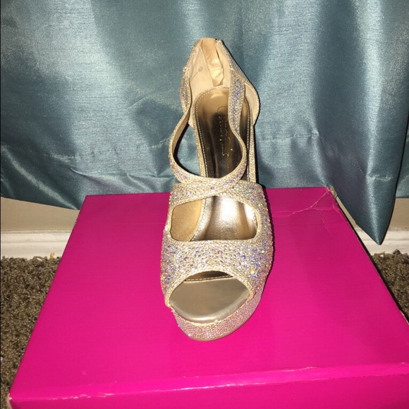 Gold Showgirl Heels - Picture 3 of 3