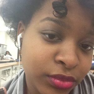 Meet your Posher, Jaia