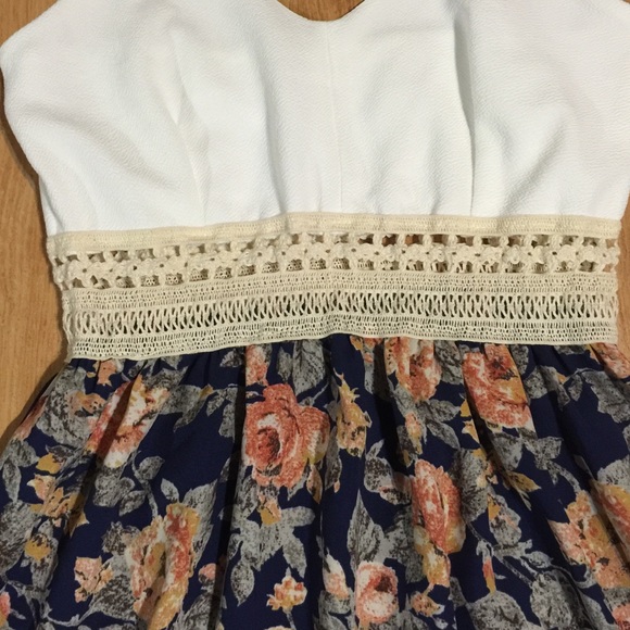 Dress - Picture 2 of 3